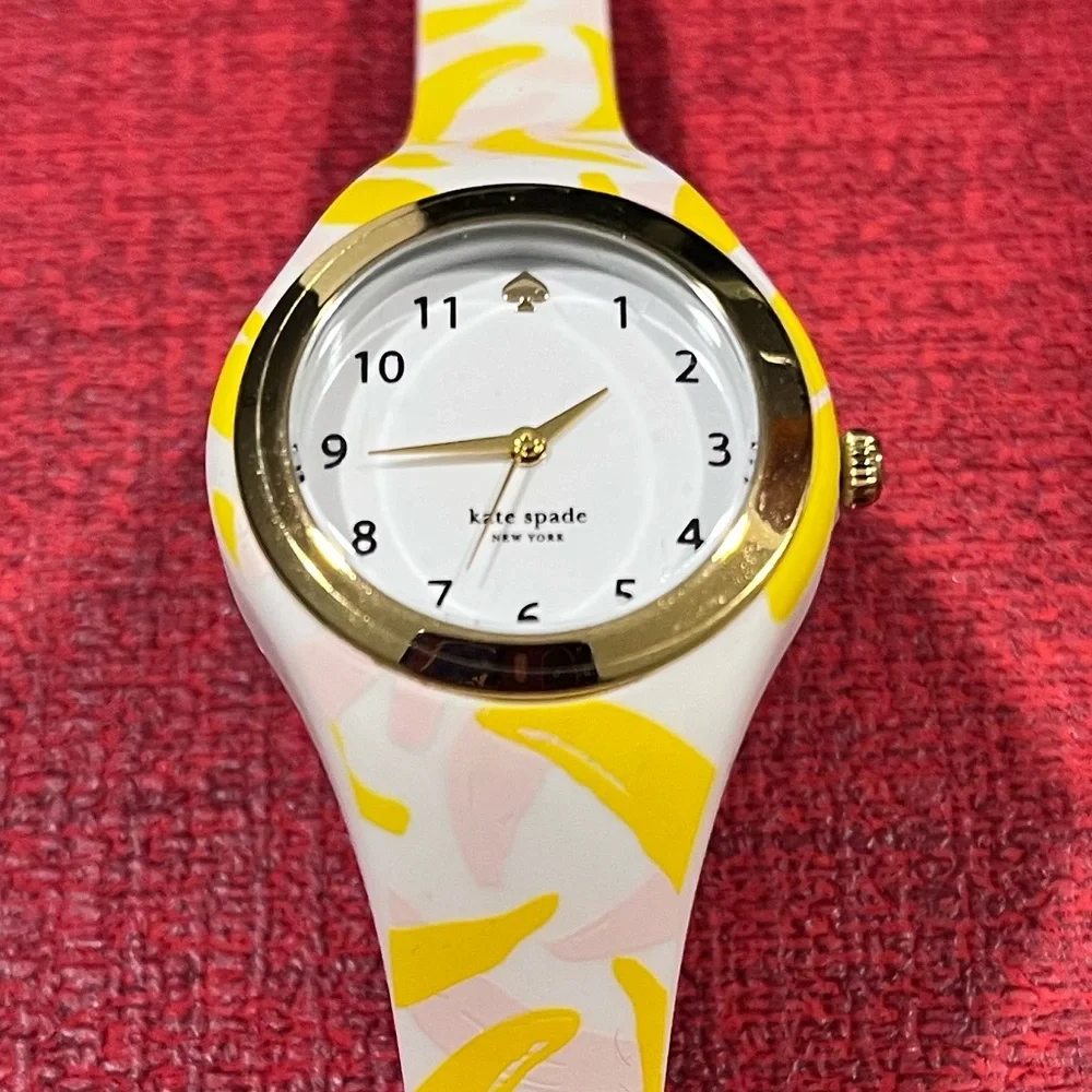 KATE SPADE NWOT AUTHENTIC BANANA DESIGN WHITE/YELLOW WITH PINK SILICONE WATCH